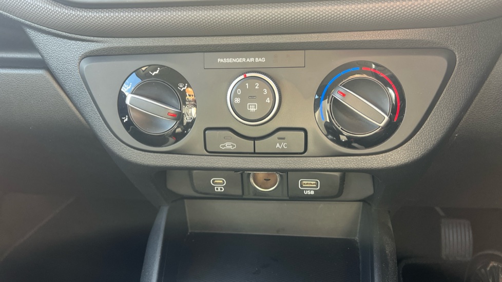 Hyundai i10 1.0 Advance 5dr Petrol Hatchback - Image 34