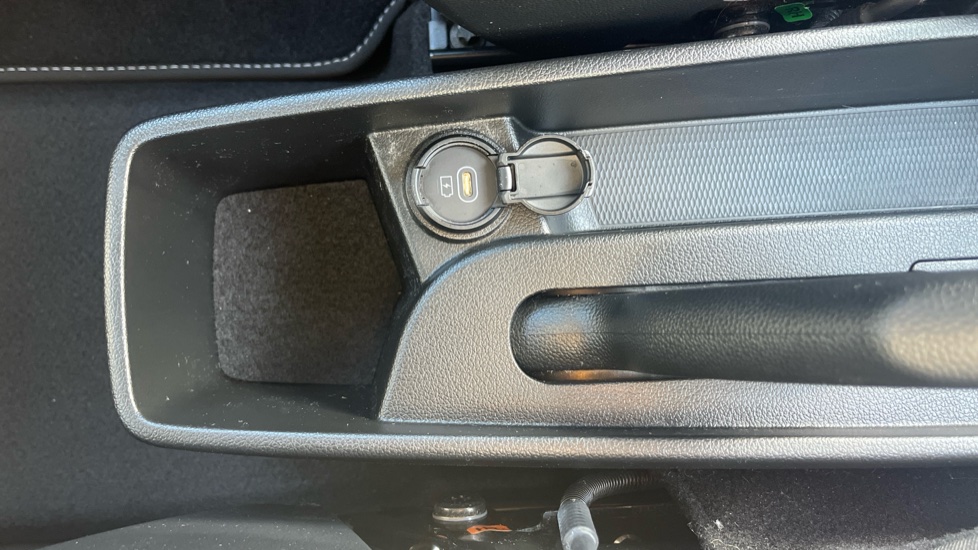 Hyundai i10 1.0 Advance 5dr Petrol Hatchback - Image 42