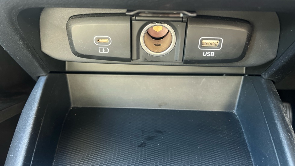 Hyundai i10 1.0 Advance 5dr Petrol Hatchback - Image 43