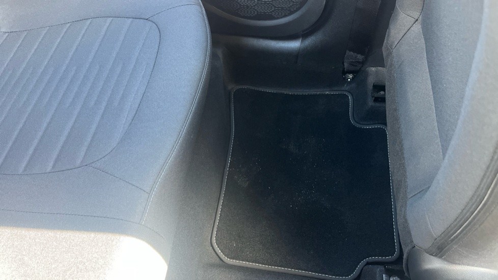 Hyundai i10 1.0 Advance 5dr Petrol Hatchback - Image 44