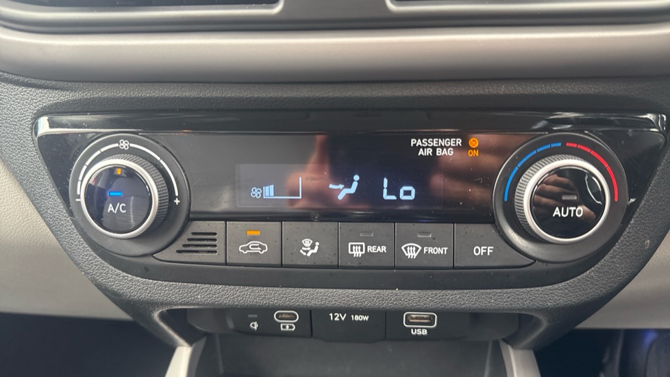 Hyundai i10 1.0 [63] Premium 5dr Auto [Nav] Petrol Hatchback - Image 27