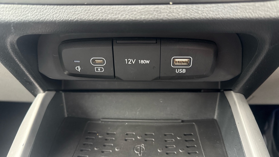 Hyundai i10 1.0 [63] Premium 5dr Auto [Nav] Petrol Hatchback - Image 28