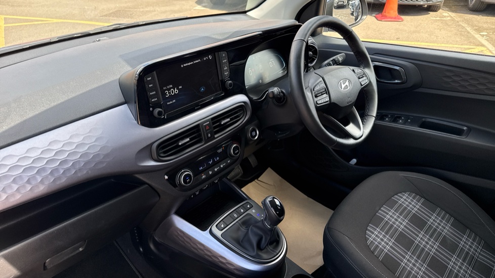 Hyundai i10 1.0 [63] Premium 5dr Auto [Nav] Petrol Hatchback - Image 9