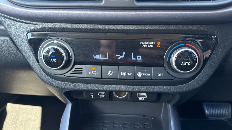 Hyundai i10 1.0 [63] Premium 5dr Auto [Nav] Petrol Hatchback - Image 26