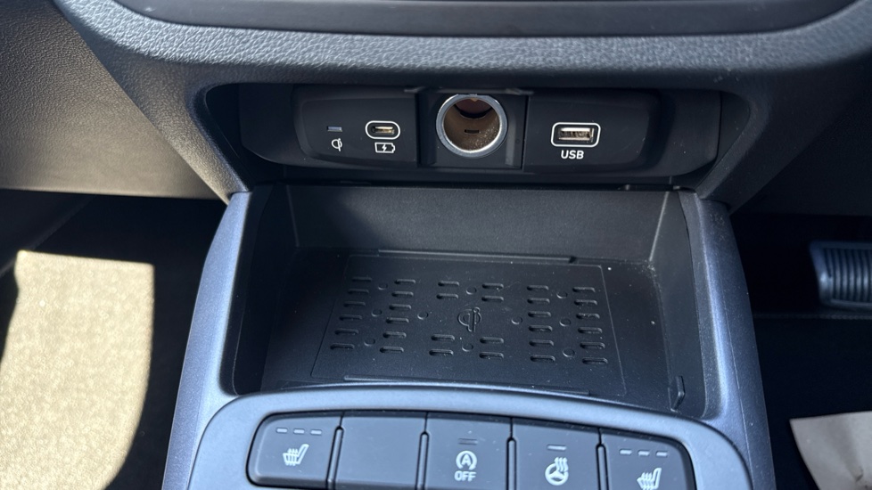 Hyundai i10 1.0 [63] Premium 5dr Auto [Nav] Petrol Hatchback - Image 27