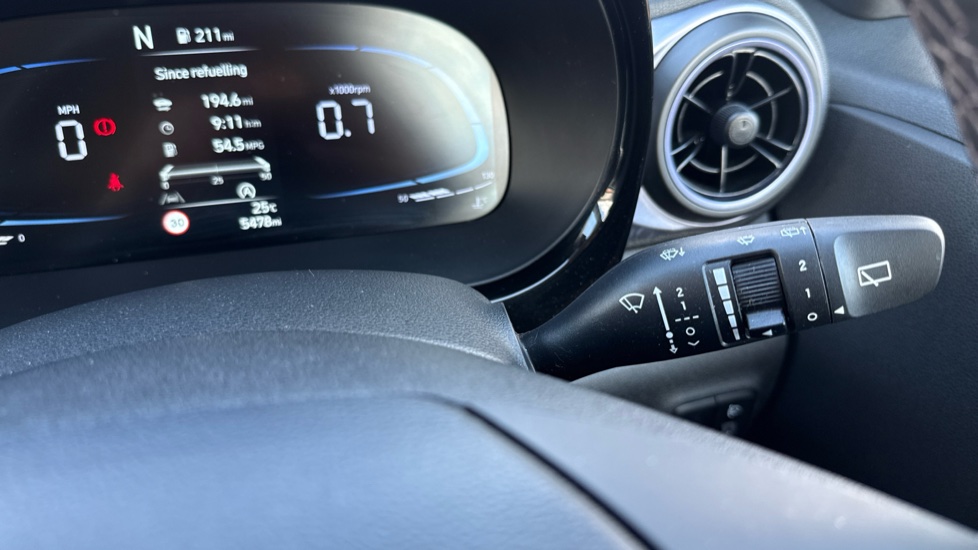 Hyundai i10 1.0 [63] Premium 5dr Auto [Nav] Petrol Hatchback - Image 34