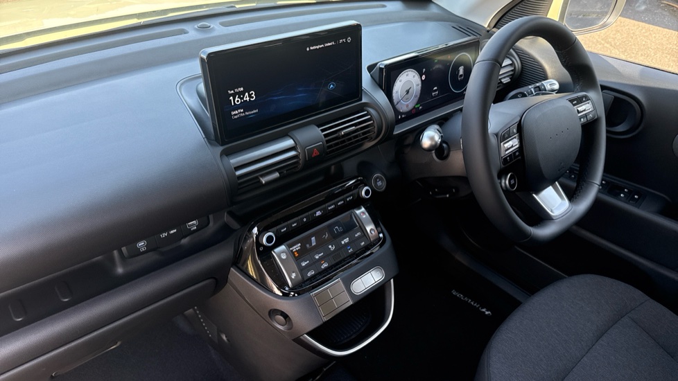 Hyundai INSTER 85kW 01 49kWh 5dr Auto Electric Hatchback - Image 9
