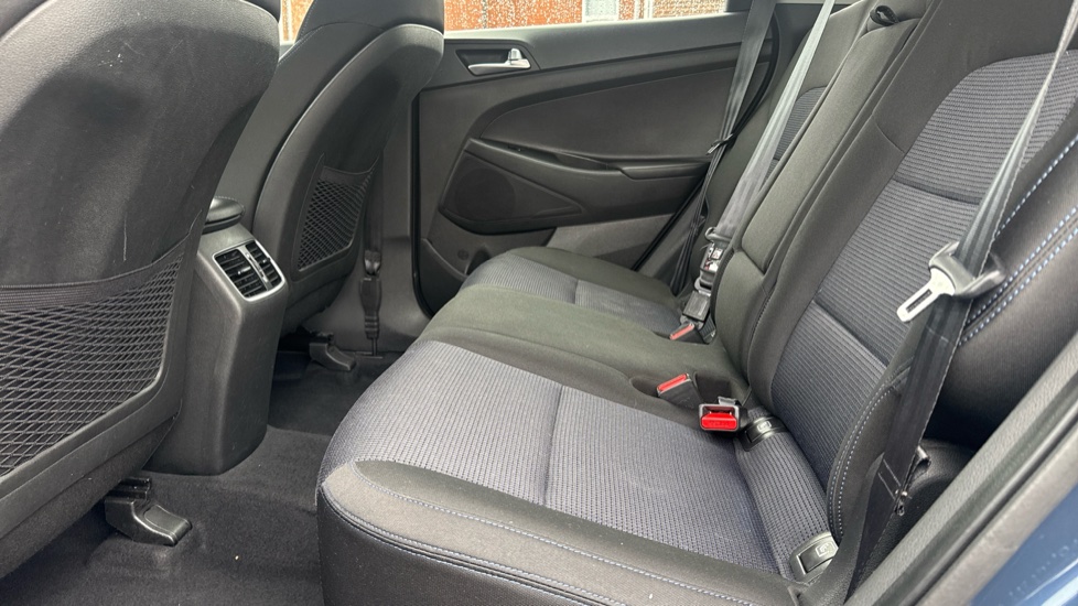 Hyundai TUCSON 1.6 GDi Blue Drive SE Nav 5dr 2WD Petrol Estate - Image 16