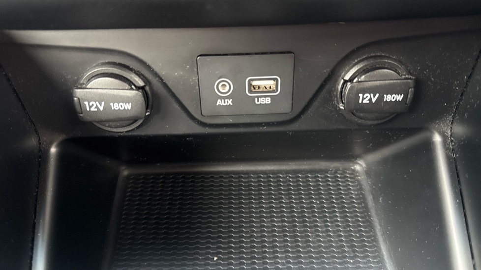 Hyundai TUCSON 1.6 GDi Blue Drive SE Nav 5dr 2WD Petrol Estate - Image 30