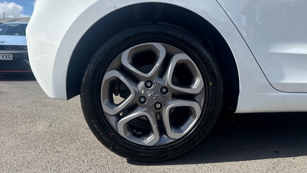 Hyundai i20 1.2 MPi Play 5dr Petrol Hatchback - Image 7