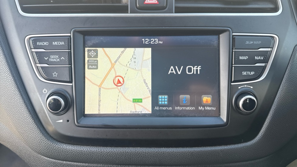 Hyundai i20 1.2 MPi Play 5dr Petrol Hatchback - Image 12