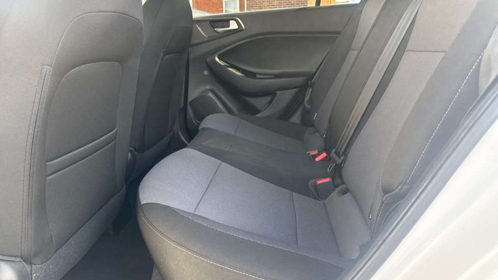 Hyundai i20 1.2 MPi Play 5dr Petrol Hatchback - Image 16