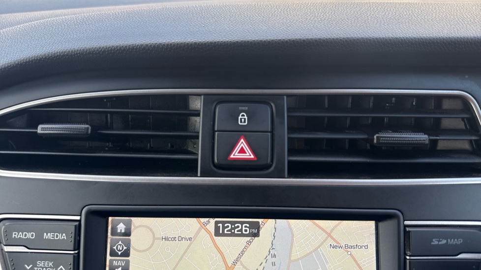 Hyundai i20 1.2 MPi Play 5dr Petrol Hatchback - Image 26