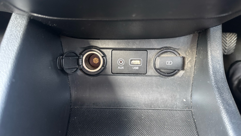 Hyundai i20 1.2 MPi Play 5dr Petrol Hatchback - Image 28