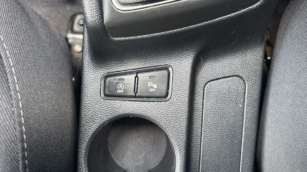 Hyundai i20 1.2 MPi Play 5dr Petrol Hatchback - Image 29