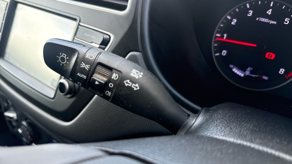 Hyundai i20 1.2 MPi Play 5dr Petrol Hatchback - Image 36