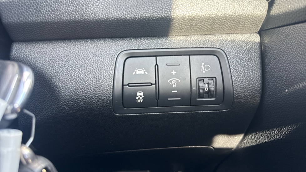 Hyundai i20 1.2 MPi Play 5dr Petrol Hatchback - Image 37