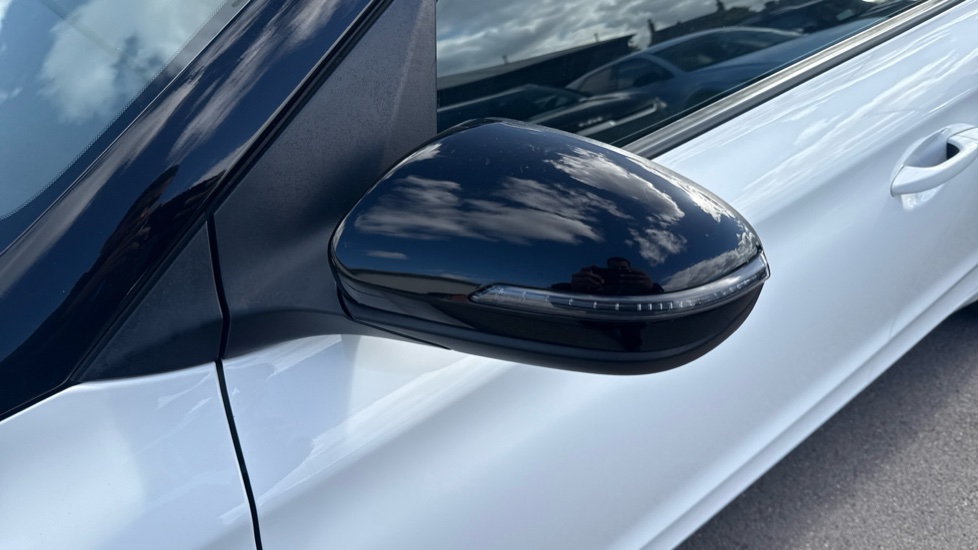 Hyundai i20 1.2 MPi Play 5dr Petrol Hatchback - Image 45