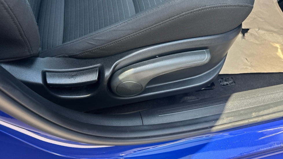 Hyundai i20 1.0T GDi 48V MHD Premium 5dr Petrol Hatchback - Image 32