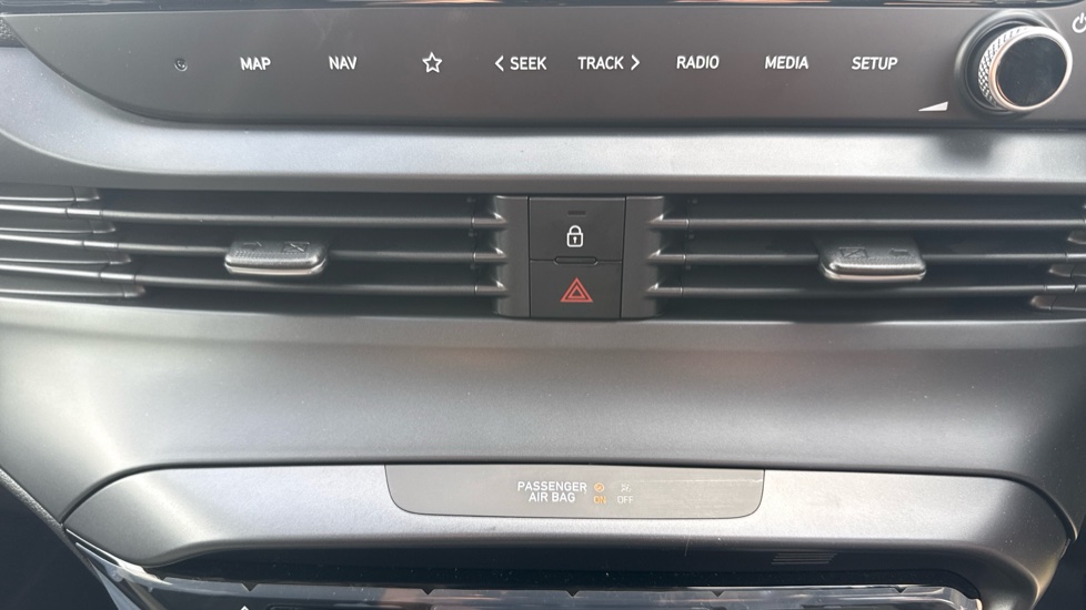Hyundai i20 1.0T GDi Premium 5dr Petrol Hatchback - Image 25