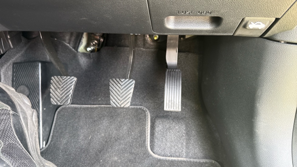 Hyundai i20 1.0T GDi Premium 5dr Petrol Hatchback - Image 36