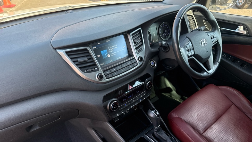 Hyundai TUCSON 1.7 CRDi Blue Drive Premium SE 5dr 2WD DCT Diesel Estate - Image 9