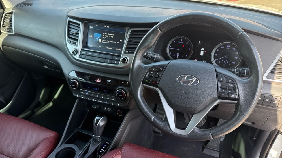 Hyundai TUCSON 1.7 CRDi Blue Drive Premium SE 5dr 2WD DCT Diesel Estate - Image 11