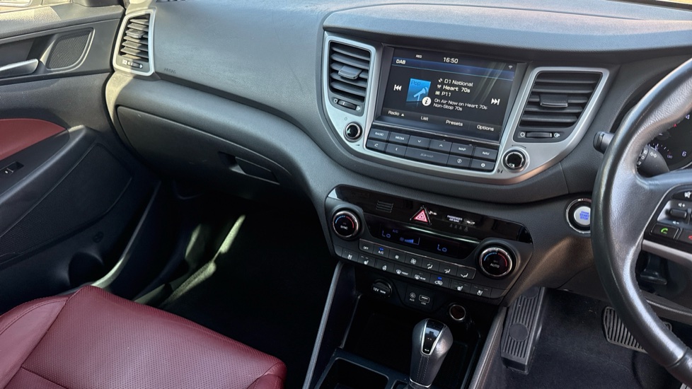 Hyundai TUCSON 1.7 CRDi Blue Drive Premium SE 5dr 2WD DCT Diesel Estate - Image 14