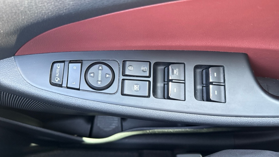 Hyundai TUCSON 1.7 CRDi Blue Drive Premium SE 5dr 2WD DCT Diesel Estate - Image 37