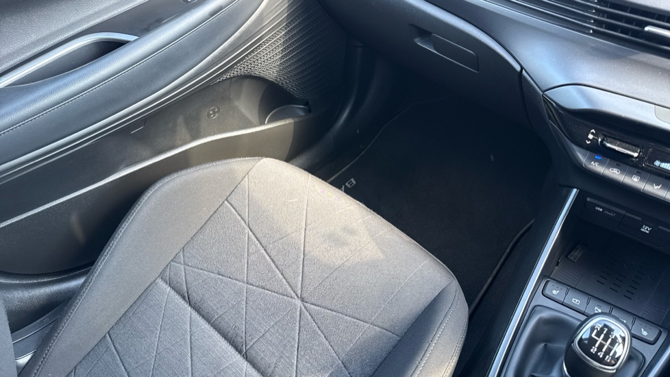 Hyundai BAYON 1.0 TGDi 48V MHEV Premium 5dr Petrol Hatchback - Image 21