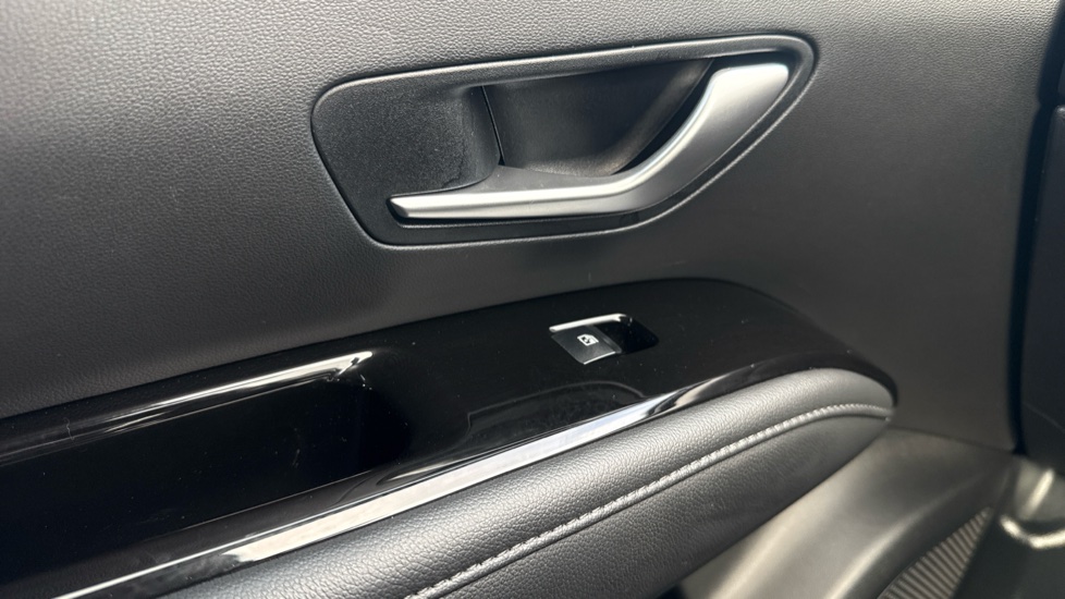 Hyundai TUCSON 1.6 TGDi SE Connect 5dr 2WD Petrol Estate - Image 21