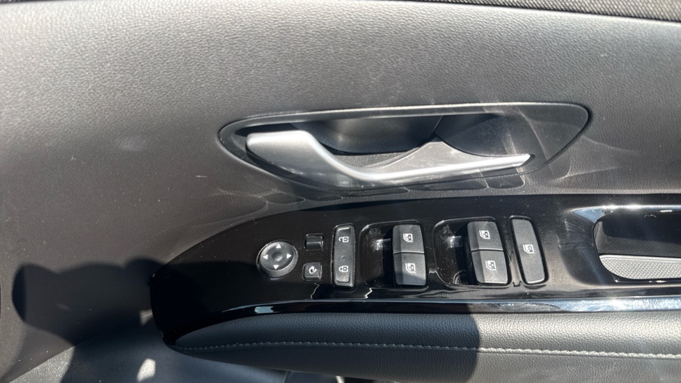 Hyundai TUCSON 1.6 TGDi 48V MHD Ultimate 5dr 2WD DCT Petrol Estate - Image 36