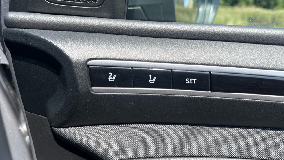 Hyundai TUCSON 1.6 TGDi 48V MHD Ultimate 5dr 2WD DCT Petrol Estate - Image 39