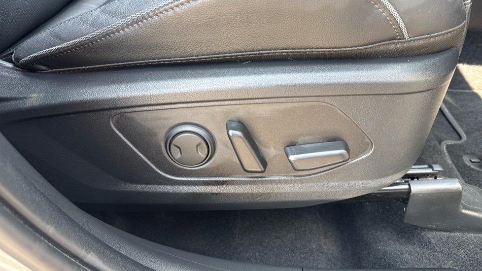 Hyundai TUCSON 1.6 TGDi 48V MHD Ultimate 5dr 2WD DCT Petrol Estate - Image 42