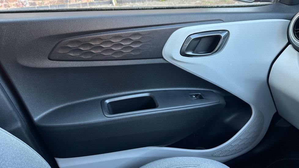 Hyundai i10 1.2 MPi Premium 5dr Auto Petrol Hatchback - Image 23