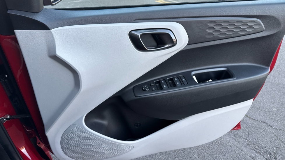 Hyundai i10 1.2 MPi Premium 5dr Auto Petrol Hatchback - Image 31