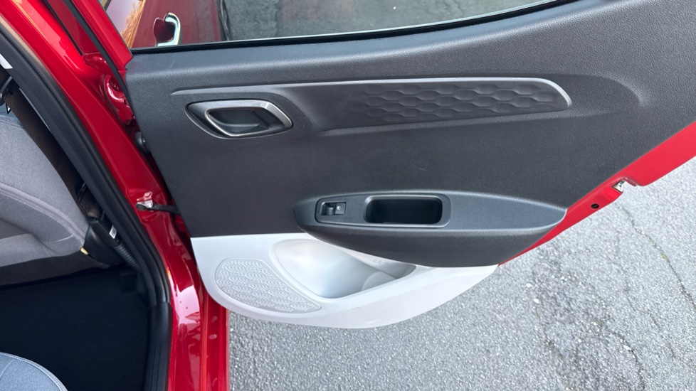 Hyundai i10 1.2 MPi Premium 5dr Auto Petrol Hatchback - Image 36