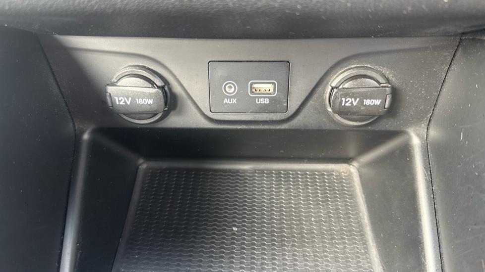 Hyundai TUCSON 1.7 CRDi Blue Drive SE Nav 5dr 2WD DCT Diesel Estate - Image 28