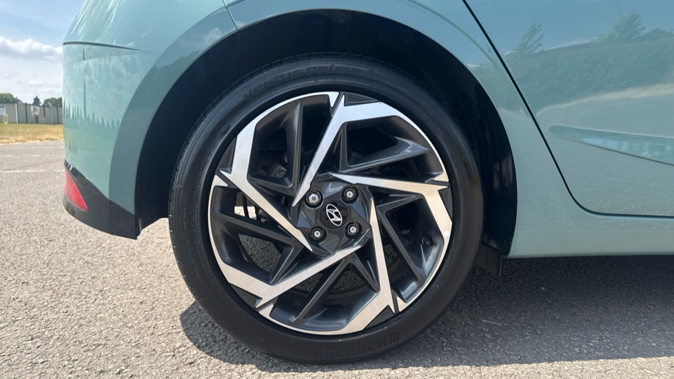 Hyundai i20 1.0T GDi 48V MHD Premium 5dr DCT Petrol Hatchback - Image 7