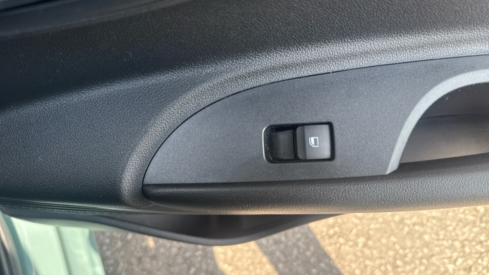 Hyundai i20 1.0T GDi 48V MHD Premium 5dr DCT Petrol Hatchback - Image 38