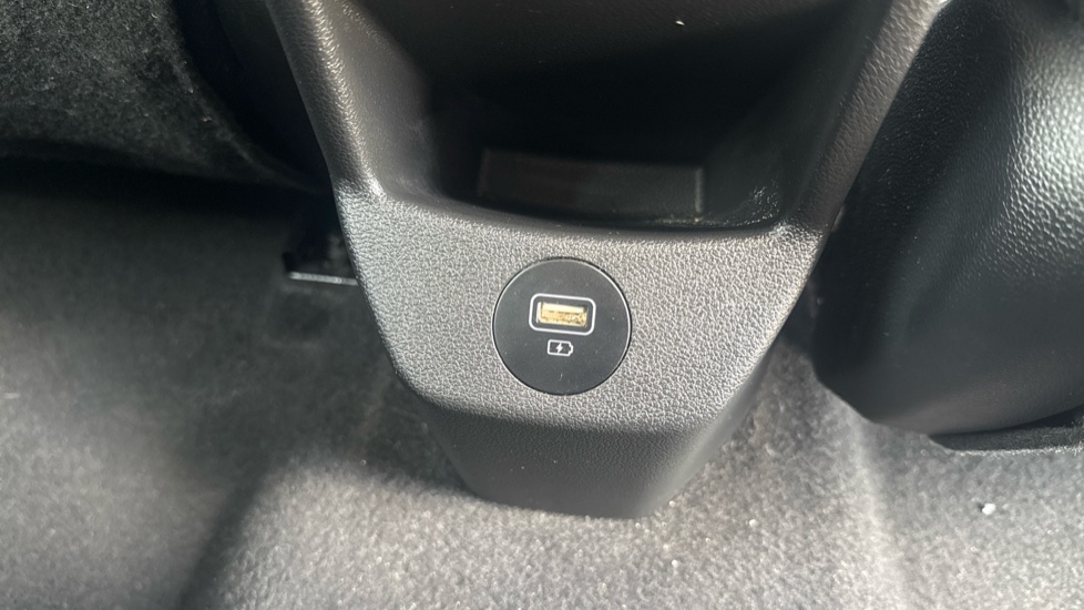 Hyundai i20 1.0T GDi 48V MHD Premium 5dr DCT Petrol Hatchback - Image 39