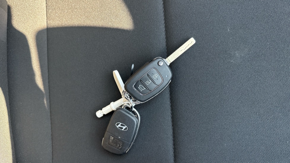 Hyundai i20 1.0T GDi Advance 5dr DCT Petrol Hatchback - Image 20