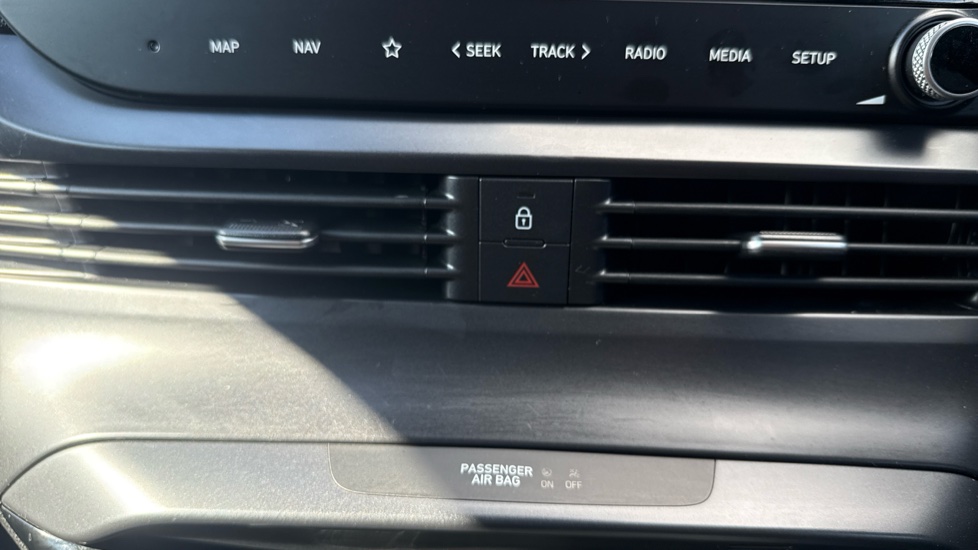 Hyundai BAYON 1.0 TGDi 48V MHEV Premium 5dr DCT Petrol Hatchback - Image 25