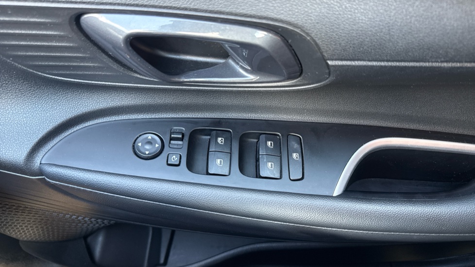 Hyundai BAYON 1.0 TGDi 48V MHEV Premium 5dr DCT Petrol Hatchback - Image 36