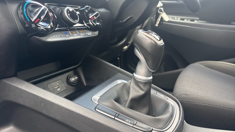 Hyundai KONA 1.0 TGDi 48V MHEV SE Connect 5dr Petrol Hatchback - Image 13