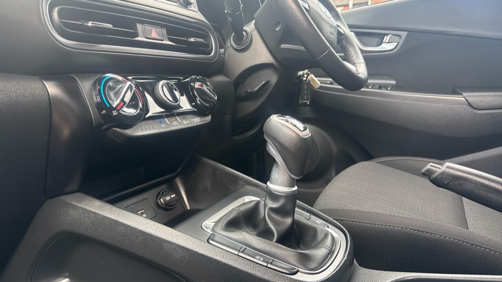 Hyundai KONA 1.0 TGDi 48V MHEV SE Connect 5dr Petrol Hatchback - Image 13