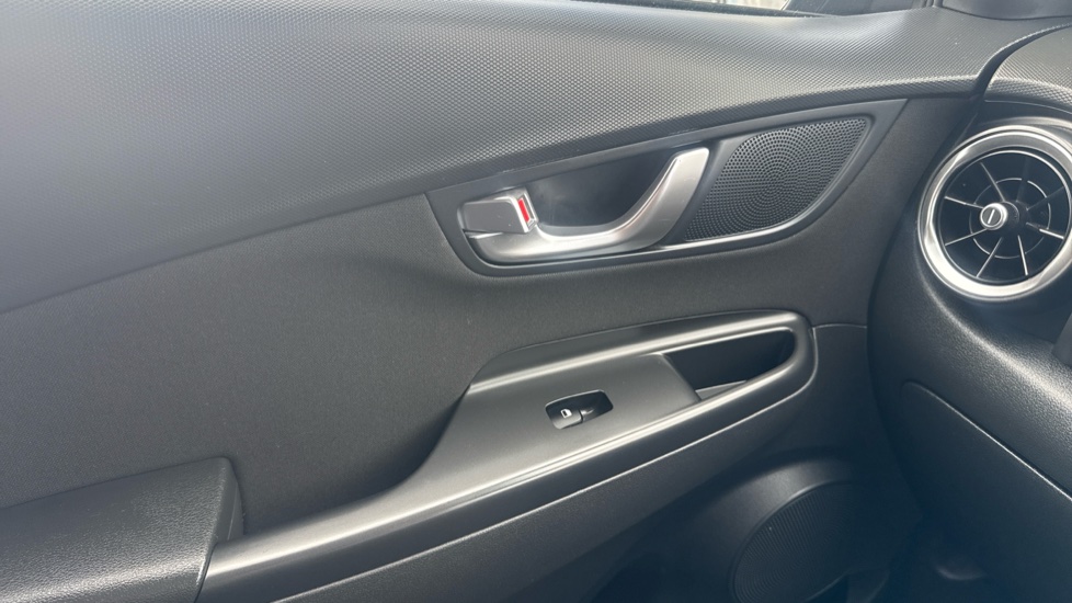 Hyundai KONA 1.0 TGDi 48V MHEV SE Connect 5dr Petrol Hatchback - Image 21