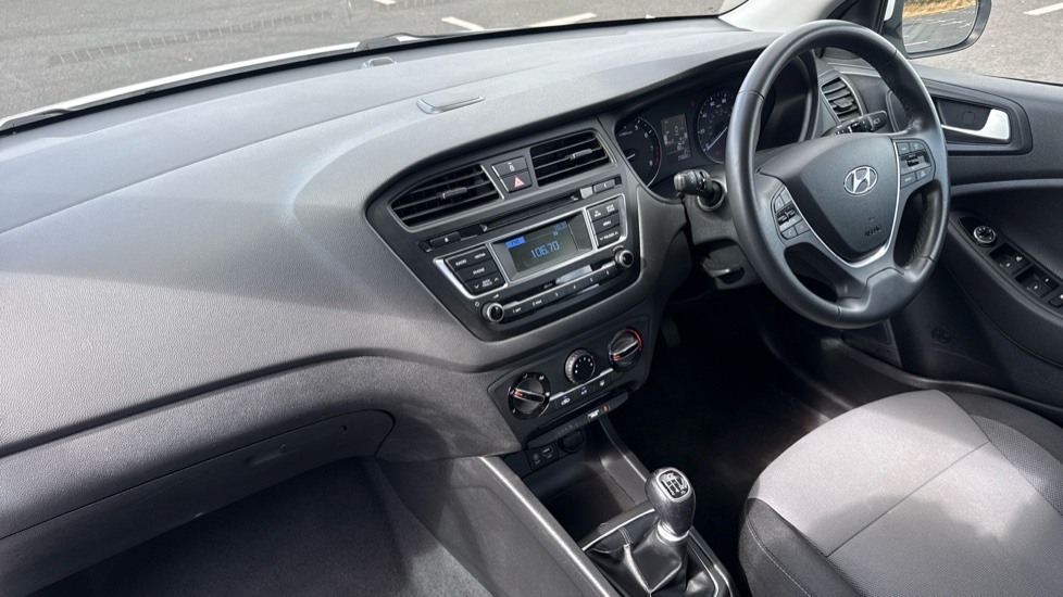 Hyundai i20 1.2 SE 5dr Petrol Hatchback - Image 9