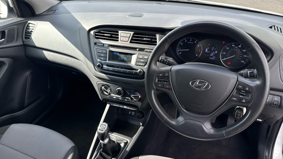 Hyundai i20 1.2 SE 5dr Petrol Hatchback - Image 11