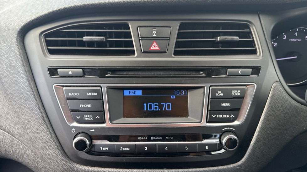 Hyundai i20 1.2 SE 5dr Petrol Hatchback - Image 12